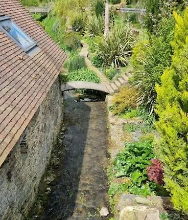 Ancien Moulin Pres D'un Ruisseau