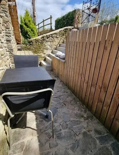 Ancien Moulin Près D'un Ruisseau