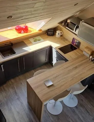 Ancien Moulin Près D'un Ruisseau *