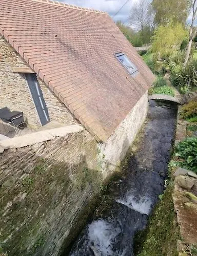 Ancien Moulin Près D'un Ruisseau Sallen