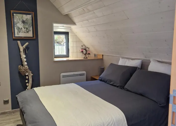 Ancien Moulin Près D'un Ruisseau *