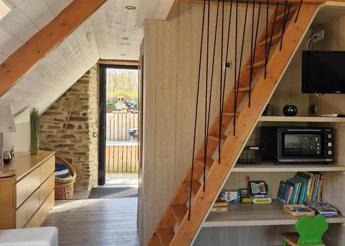 Ancien Moulin Près D'un Ruisseau